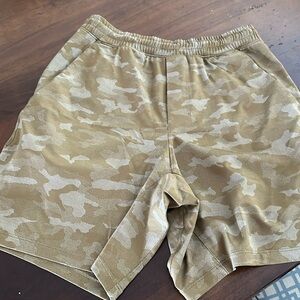 Men’s Lululemon Camo shorts size SMALL